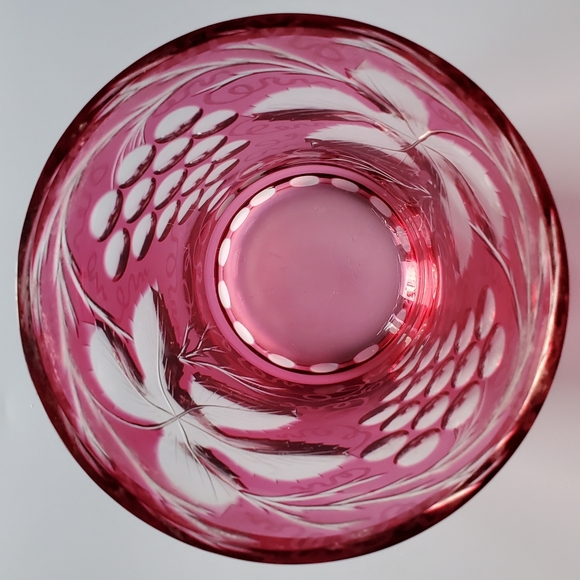 Vntg Cranberry Cut To Clear & Etched Gorgeous 6 3/8" Glass Vase - Picture 8 of 16